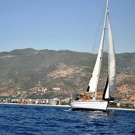 Sailing On A Private Acht Bavaria 44 With Captan Apartmán *