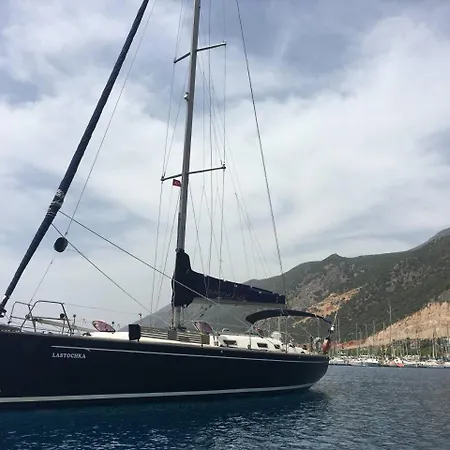 Sailing On A Private Acht Bavaria 44 With Captan Apartmán *